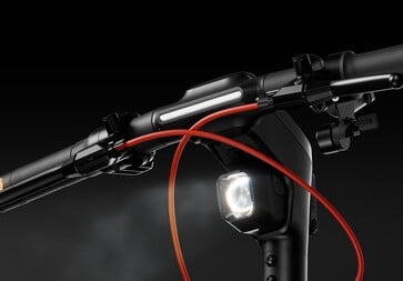 A scooter elétrica Segway Max G3 Plus possui um farol de 6 watts com acendimento automático.