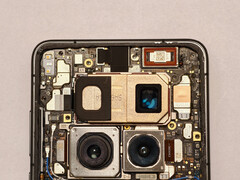 O Vivo X300 Ultra possui três câmeras traseiras.