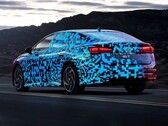 O VW ID.7 fortemente camuflado foi agora desmascarado por talentosos designers gráficos (Imagem: Volkswagen)