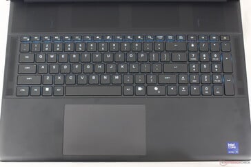 Algumas teclas foram alteradas em comparação com o antigo Alienware m18 R2, como o botão Liga/Desliga e a nova tecla "Stealth mode"