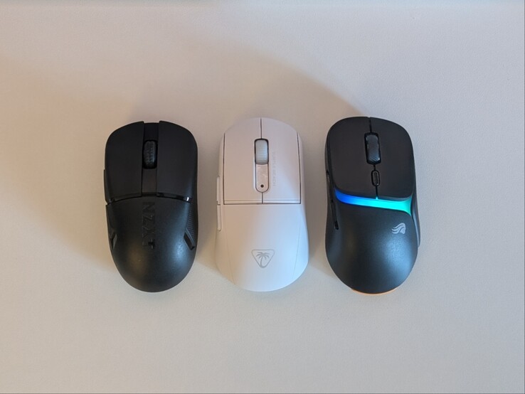 Comparação entre NZXT Life Elite (esquerda), Turtle Beach Burst II Air (meio), Model D3 Wireless (direita)