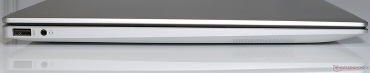 Esquerda: USB Type-A 5 Gbps, conector de áudio combo de 3,5 mm