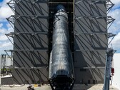 A Ship 40 entra no hangar Megabay da SpaceX em Starbase quase três meses após o lançamento.