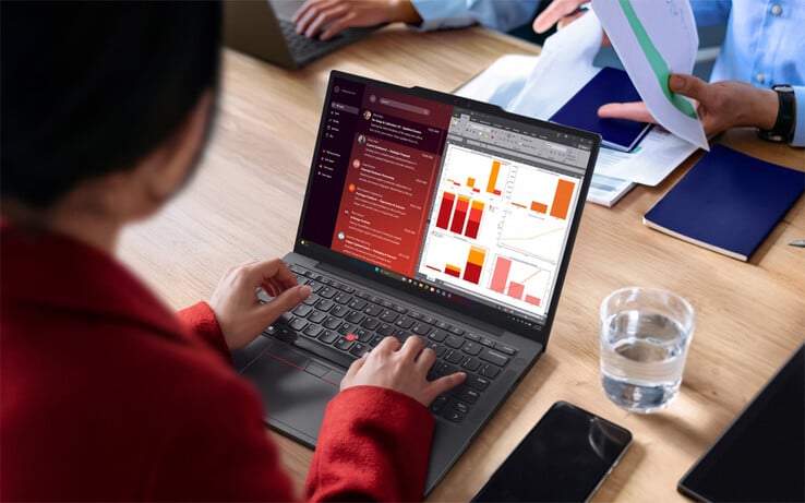 O ThinkPad X13 Gen 7 AMD chega a pesar 987 g com sua bateria de 54,7 Wh.