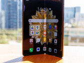 Honor criou o Magic V2 em quatro opções de cores. (Fonte da imagem: NotebookCheck)