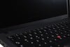 ThinkPad T14 Gen 6: Duas dobradiças pequenas