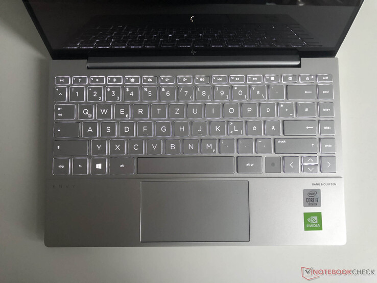 O teclado da HP Envy 13-ba0001ng tem retroiluminação