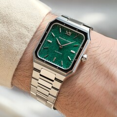 O Scarifour green jade apresenta resistência à água de 50 m (50 bar) (Fonte da imagem: Benjamin James Watches)