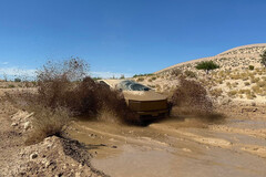 A Tesla compartilhou imagens do Cybertruck passando por alguns testes off-road emocionantes. (Fonte da imagem: Tesla no Twitter)