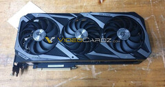 A ASUS ROG Strix GeForce RTX 3090 apresenta um design com ventilador triplo (Fonte de imagem: Videocardz)