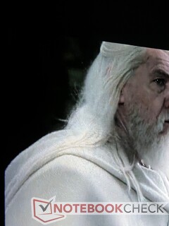 Os detalhes nos limites de contraste nítido (como o cabelo de Gandalf) permanecem claros.