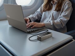 O Laptop Power Bank de 140W da Lenovo (foto) foi visto na Amazon US. (Fonte da imagem: Lenovo)