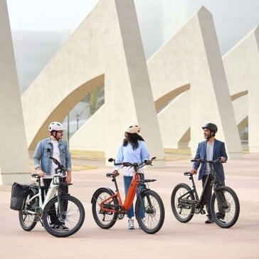 A e-bike Momentum Vida E+ vem nas cores abyss black, mountain air e caramel cinnamon (Fonte da imagem: Momentum)