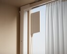 O Linptech Smart Curtain Motor C4 é recarregado por meio de um painel solar. (Fonte da imagem: Xiaomi)