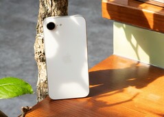 Appleo iPhone de baixo custo da Apple finalmente receberá uma atualização de tela, há muito esperada, daqui a dois anos.