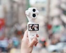 A DJI Osmo Pocket 4P no acabamento Pearl White.
