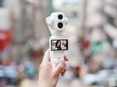 A DJI Osmo Pocket 4P no acabamento Pearl White.