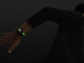 O mais recente wearable da Xiaomi vem com uma pulseira de relógio que brilha no escuro opcional. (Fonte da imagem: Xiaomi)