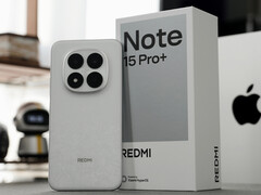 O Redmi Note 15 Pro Plus em seu acabamento Cedar White com sua embalagem de varejo. (Fonte da imagem: DSP-Charles)