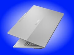 O ThinkBook 14x é mais leve do que a maioria dos laptops, com um peso oficial de 990 g, incluindo sua bateria de 54,7 Wh.