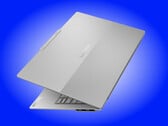 O ThinkBook 14x é mais leve do que a maioria dos laptops, com um peso oficial de 990 g, incluindo sua bateria de 54,7 Wh.