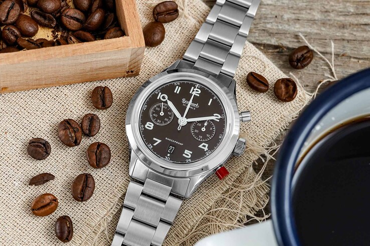 O novo relógio 417 ES Mocha Flyback Date também vem com pulseira de aço inoxidável (Fonte da imagem: Hanhart)