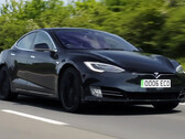 O Tesla com alta quilometragem ainda está com sua bateria e motor originais (Fonte da imagem: Autotrader/YT)