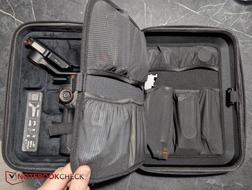 Versão em kit com foco de acompanhamento, alça de mão e muito mais