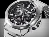 O Casio G-Shock GST-W1000D-1AJF possui resistência à água de 200 m (20 bar)