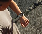 A versão 6.17 do software já está disponível para os smartwatches Forerunner 570 (foto) e Foreruuner 970. (Fonte da imagem: Garmin)
