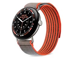O relógio vem com uma caixa de 45 mm em Satin Pyrite e uma pulseira Performance Loop na cor Rye, que possui um revestimento repelente à água.