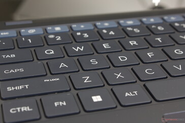 Gostamos do fato de o tamanho da fonte ser maior e, portanto, mais agradável aos olhos do que na maioria dos outros laptops