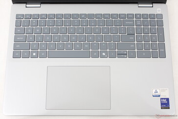 Teclado semelhante ao do Inspiron 16 Plus, mas com um teclado numérico integrado