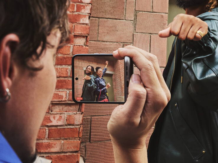 A Motorola pré-instala o site Android 16 no Razr 70.