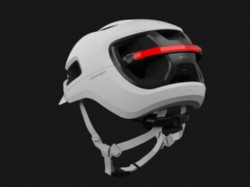 O capacete também funciona como pisca-pisca.