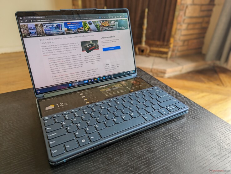 Lenovo Yoga Book 9i 2 em 1 com tela dupla Lenovo Yoga Book 9i 2 em 1 com tela dupla