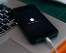 Apple lançou oficialmente a atualização iOS 14.8 para iPhones (Imagem: Szabo Viktor)