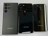 A nota Galaxy S22, Galaxy S22 Plus e Galaxy S22 da esquerda para a direita. (Fonte da imagem: @heyitsyogesh)