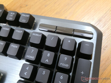 Os três botões brilhantes são ativados somente quando o teclado está ligado