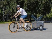 O Roland PAXXTER e é um reboque de bicicleta com a ajuda de dois motores de 125W. (Fonte da imagem: Roland)