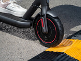 A Xiaomi Electric Scooter 4 Pro tem pneus de 10 polegadas e pode transportar até 120 kg de carga. (Fonte da imagem: Xiaomi)