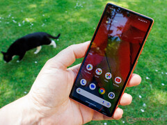 Até mesmo o antigo Pixel 7a deve ter recebido um aumento na GPU graças aos drivers mais recentes. (Fonte da imagem: Notebookcheck)