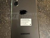 Uma foto ao vivo vazada da Samsung Galaxy S22 Ultra. (Imagem: FrontPageTech)