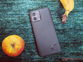O ThinkPhone da Motorola vem em um único acabamento inspirado no ThinkPad. (Fonte da imagem: NotebookCheck)