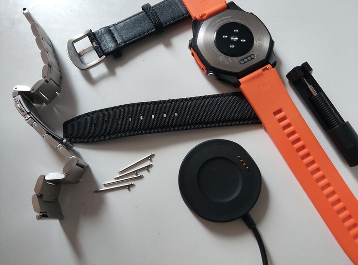 Na caixa: 3 faixas diferentes; ferramentas; cabo de carga USB magnético; documentação impressa