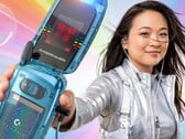 Uma imagem promocional de marketing do celular flip Commodore 8020 Callback
