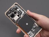 O Sony IMX989 dentro do Xiaomi 12S Ultra tem mais de 11 mm de espessura. (Fonte da imagem: WekiHome)