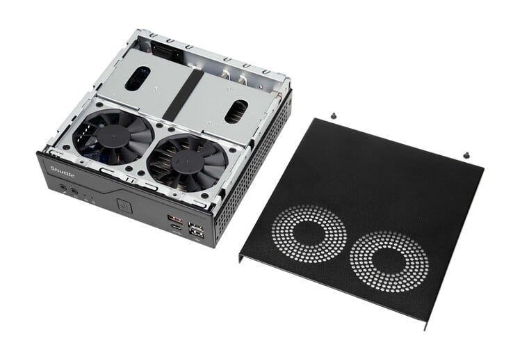 O DH810S não economiza no resfriamento, possuindo duas ventoinhas de 70 mm.