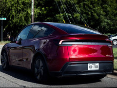Um robotáxi Tesla Model Y em Austin. (Fonte da imagem: @AdanGuajardo/X)