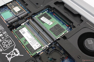 4 slots SODIMM. Observe que a velocidade da RAM é limitada a 4800 MHz